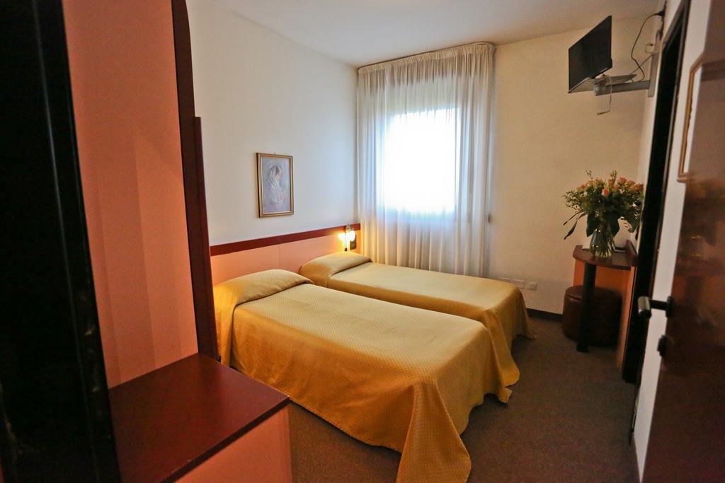 וילורבה Hotel Due Ragni מראה חיצוני תמונה