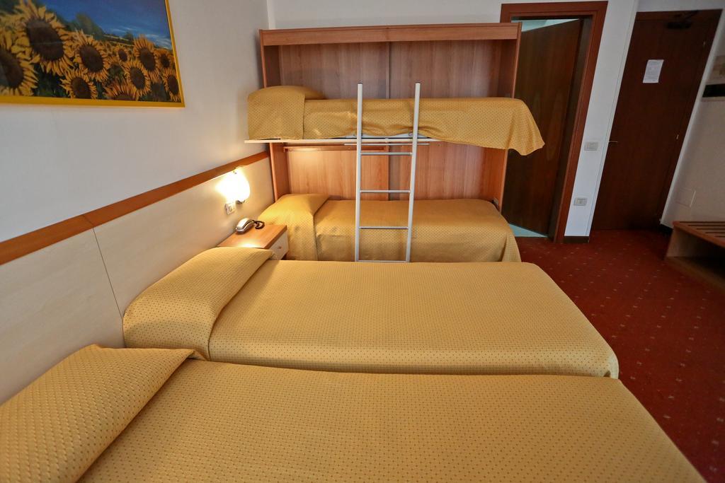 וילורבה Hotel Due Ragni מראה חיצוני תמונה