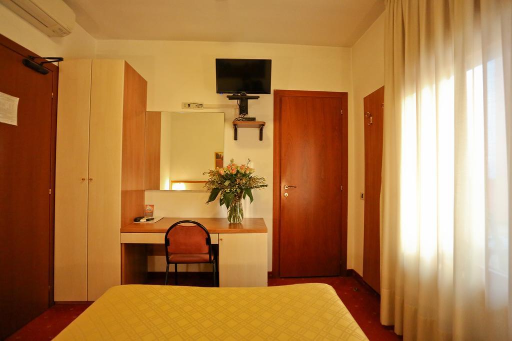 וילורבה Hotel Due Ragni מראה חיצוני תמונה