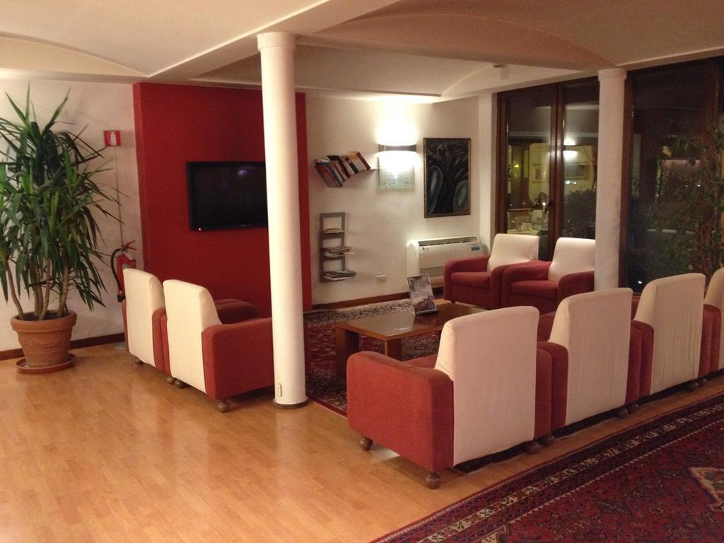 וילורבה Hotel Due Ragni מראה חיצוני תמונה