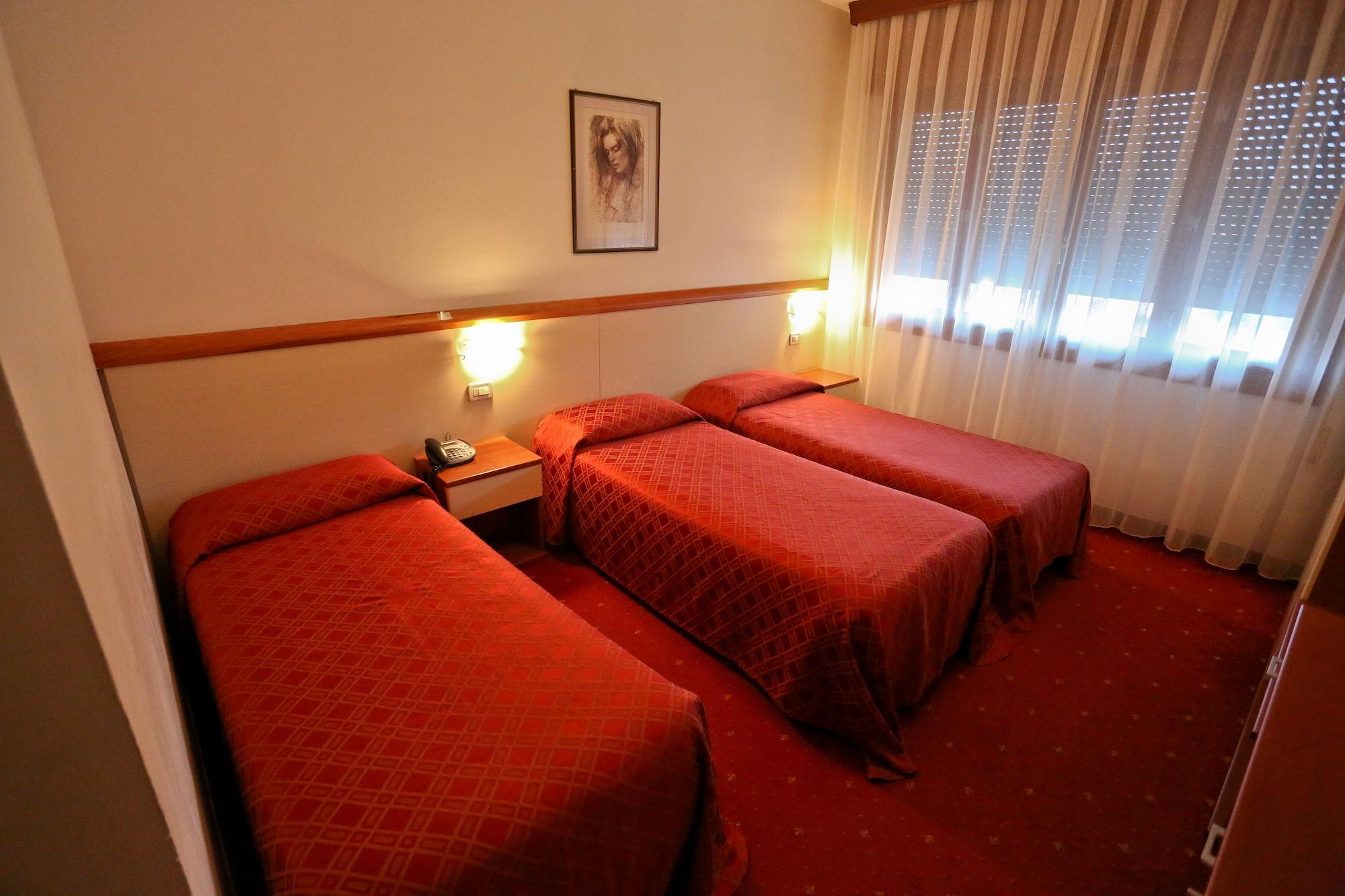 וילורבה Hotel Due Ragni מראה חיצוני תמונה