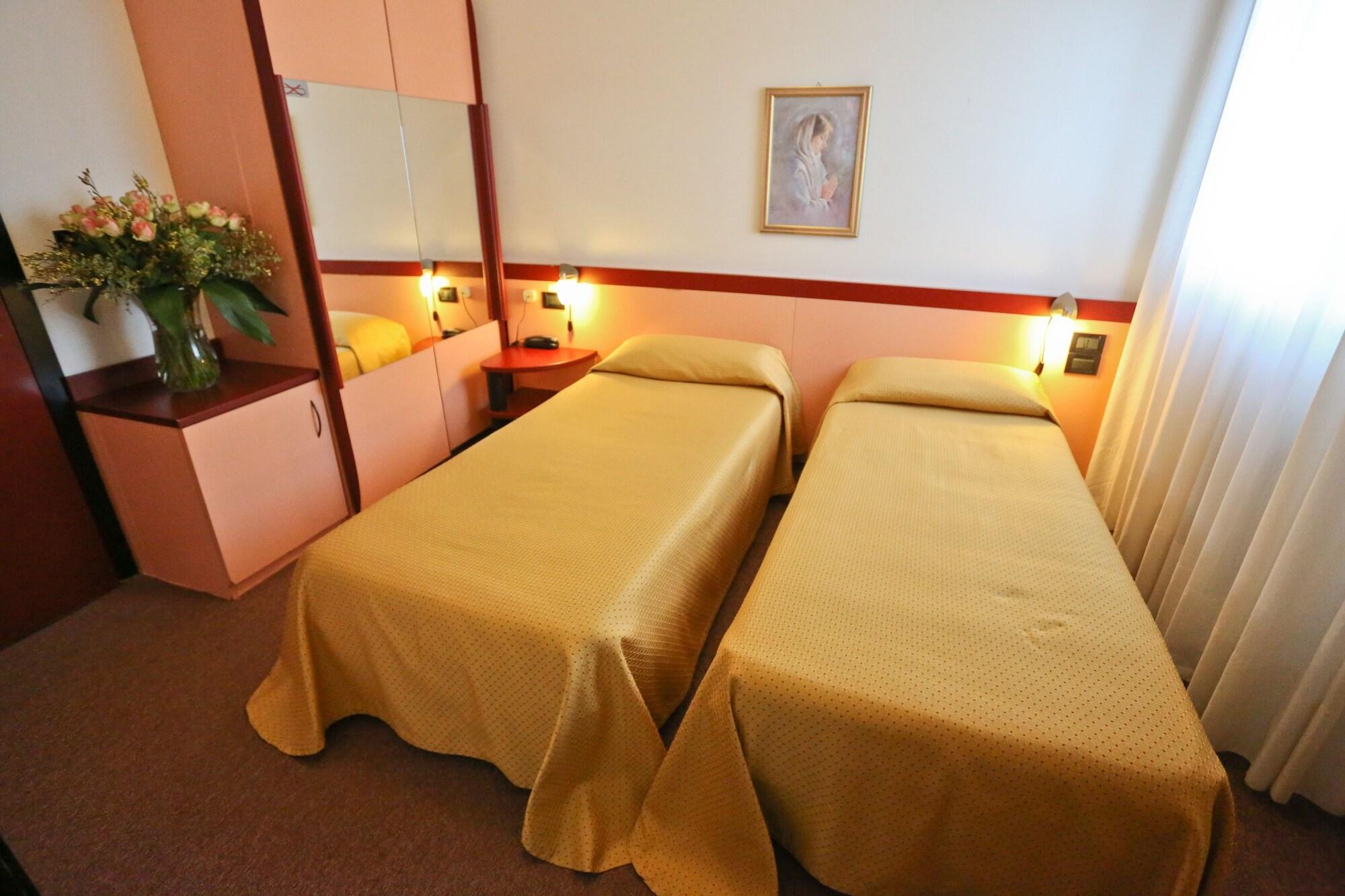 וילורבה Hotel Due Ragni מראה חיצוני תמונה