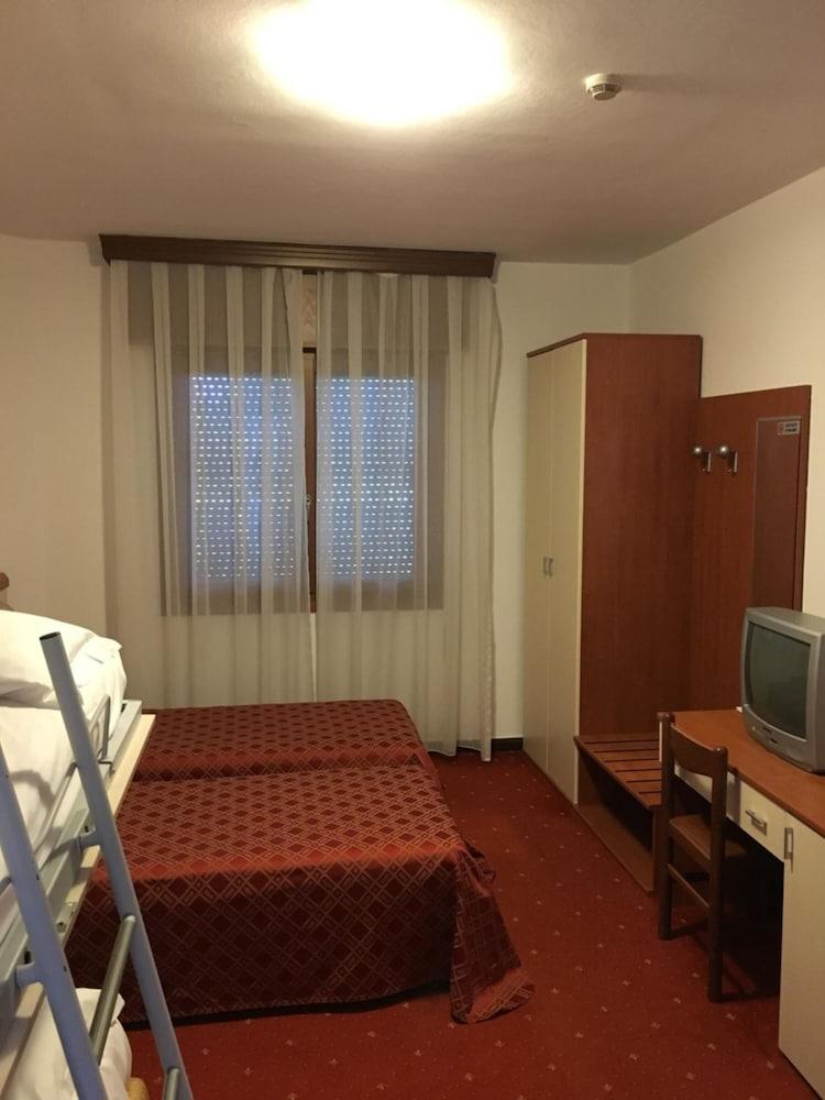 וילורבה Hotel Due Ragni מראה חיצוני תמונה