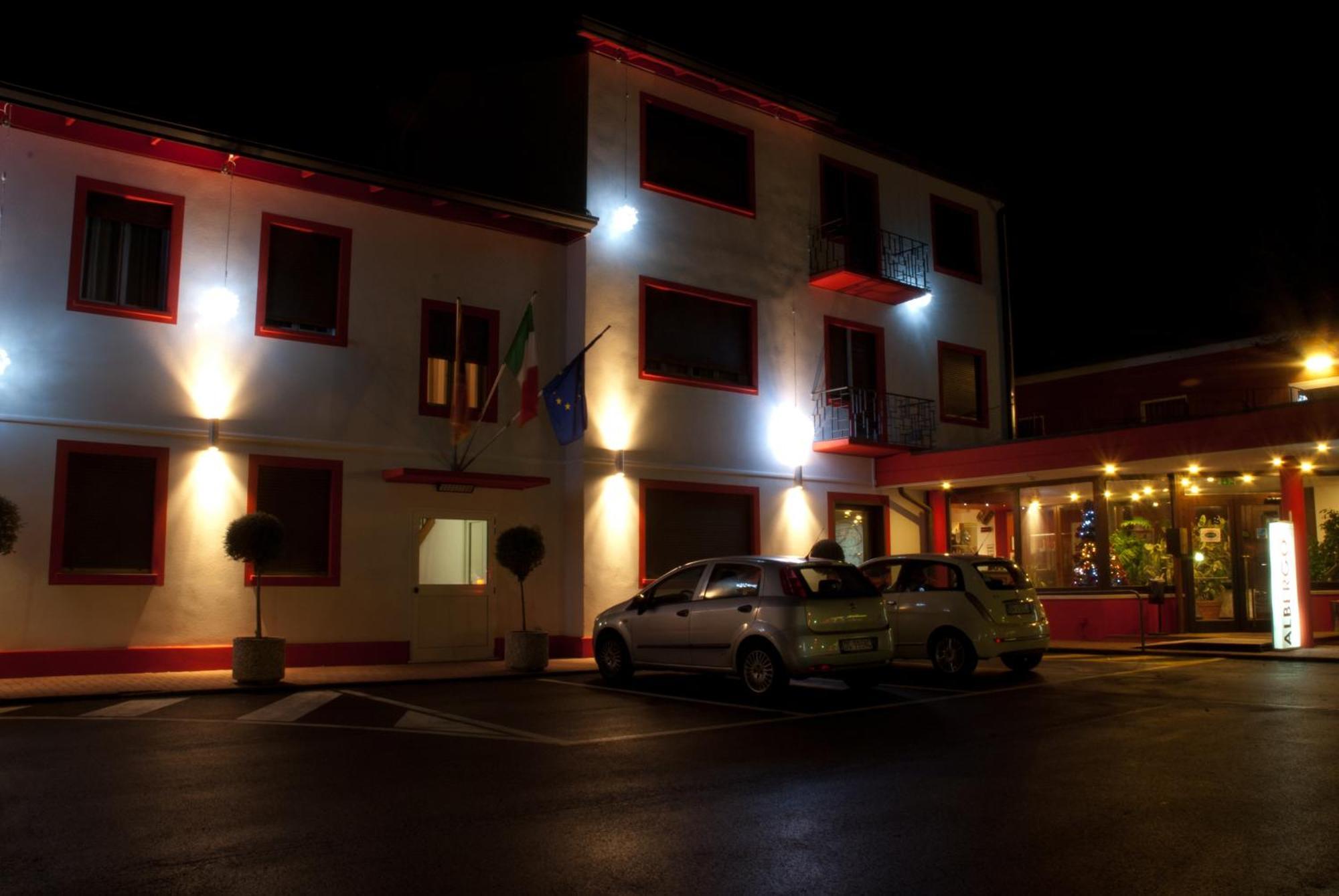 וילורבה Hotel Due Ragni מראה חיצוני תמונה