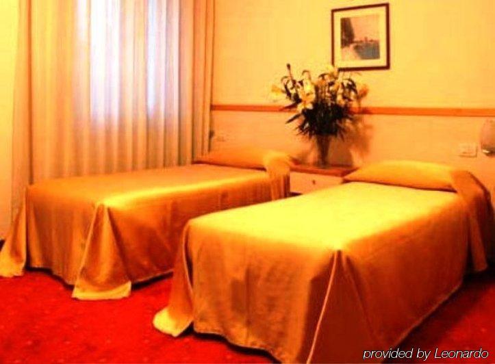 וילורבה Hotel Due Ragni מראה חיצוני תמונה