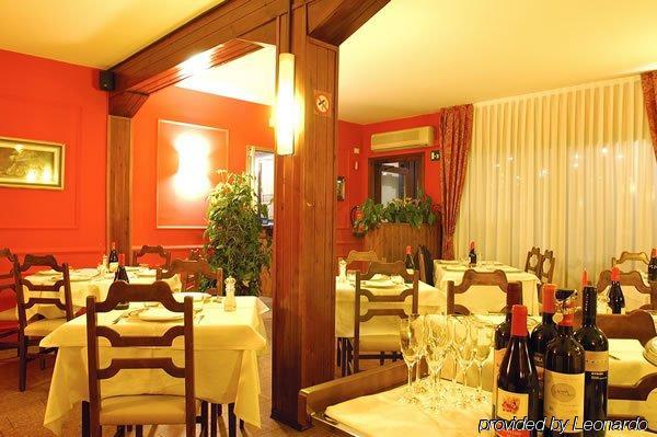 וילורבה Hotel Due Ragni מסעדה תמונה