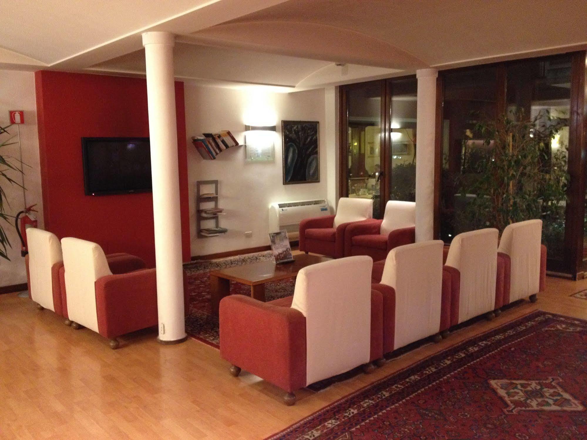 וילורבה Hotel Due Ragni מראה חיצוני תמונה