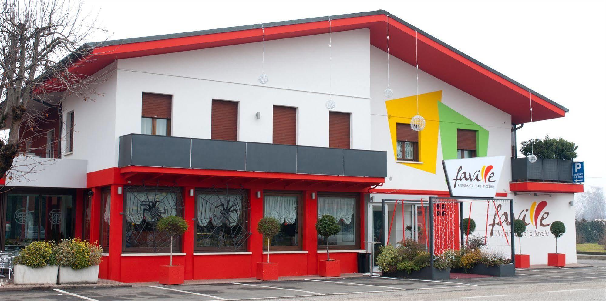 וילורבה Hotel Due Ragni מראה חיצוני תמונה