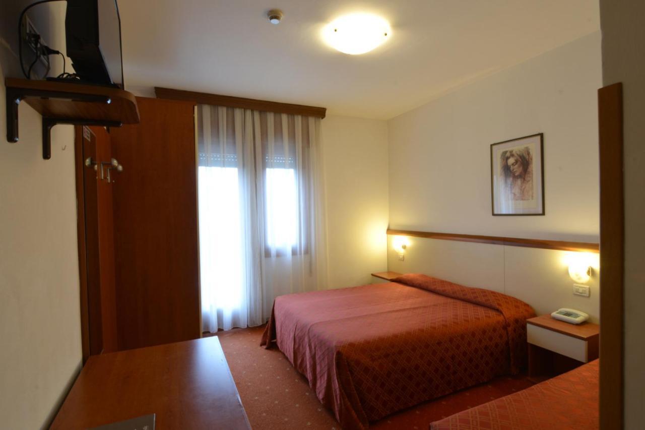 וילורבה Hotel Due Ragni מראה חיצוני תמונה