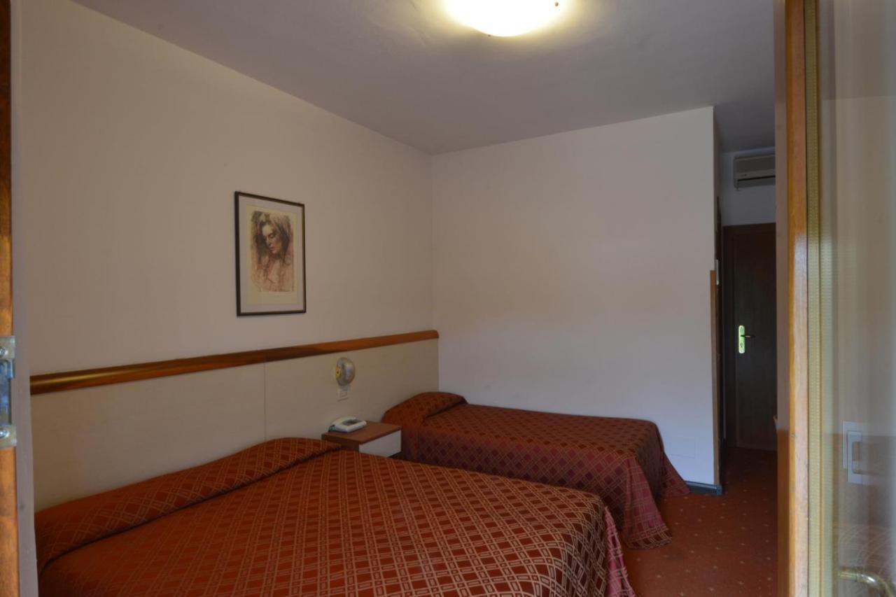 וילורבה Hotel Due Ragni מראה חיצוני תמונה