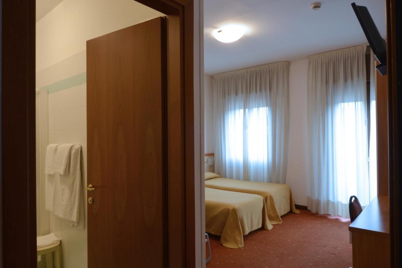 וילורבה Hotel Due Ragni מראה חיצוני תמונה
