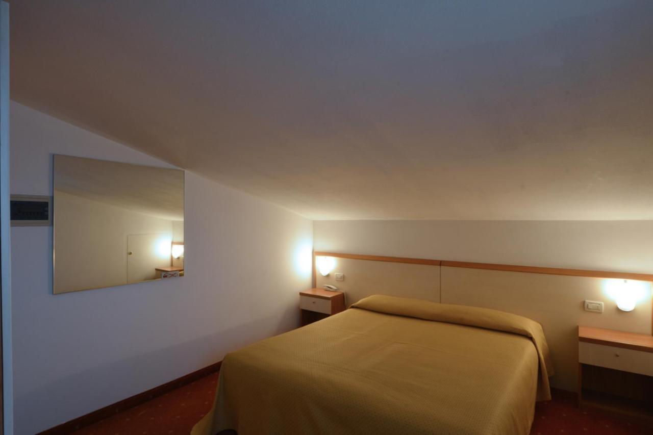 וילורבה Hotel Due Ragni מראה חיצוני תמונה